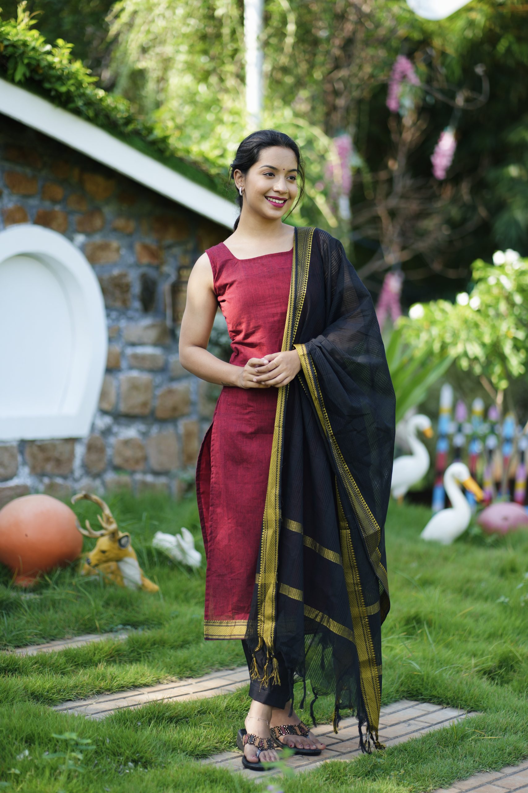 Mangalgiri Suits – Red & Black