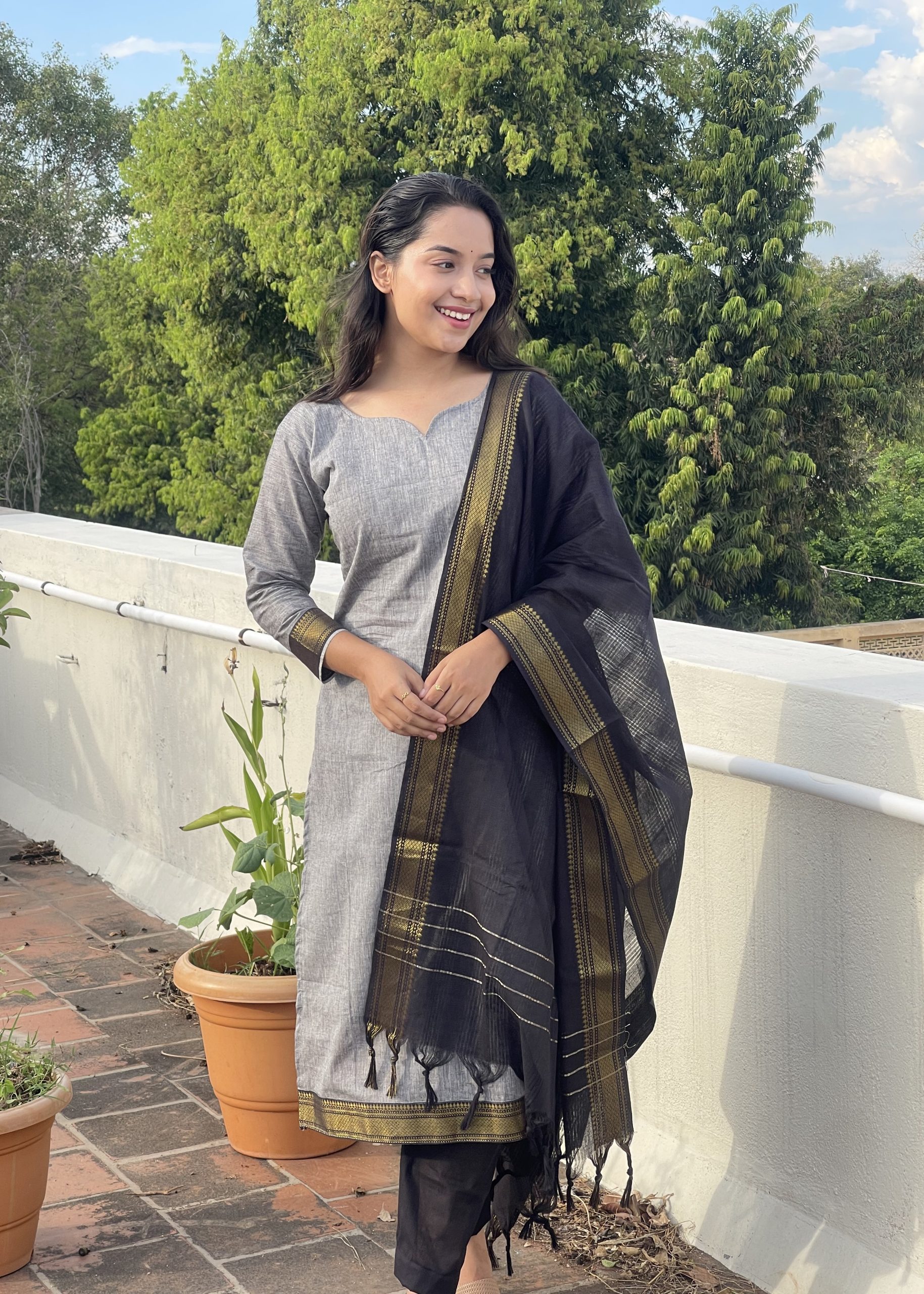Mangalgiri Suits – Grey & Black
