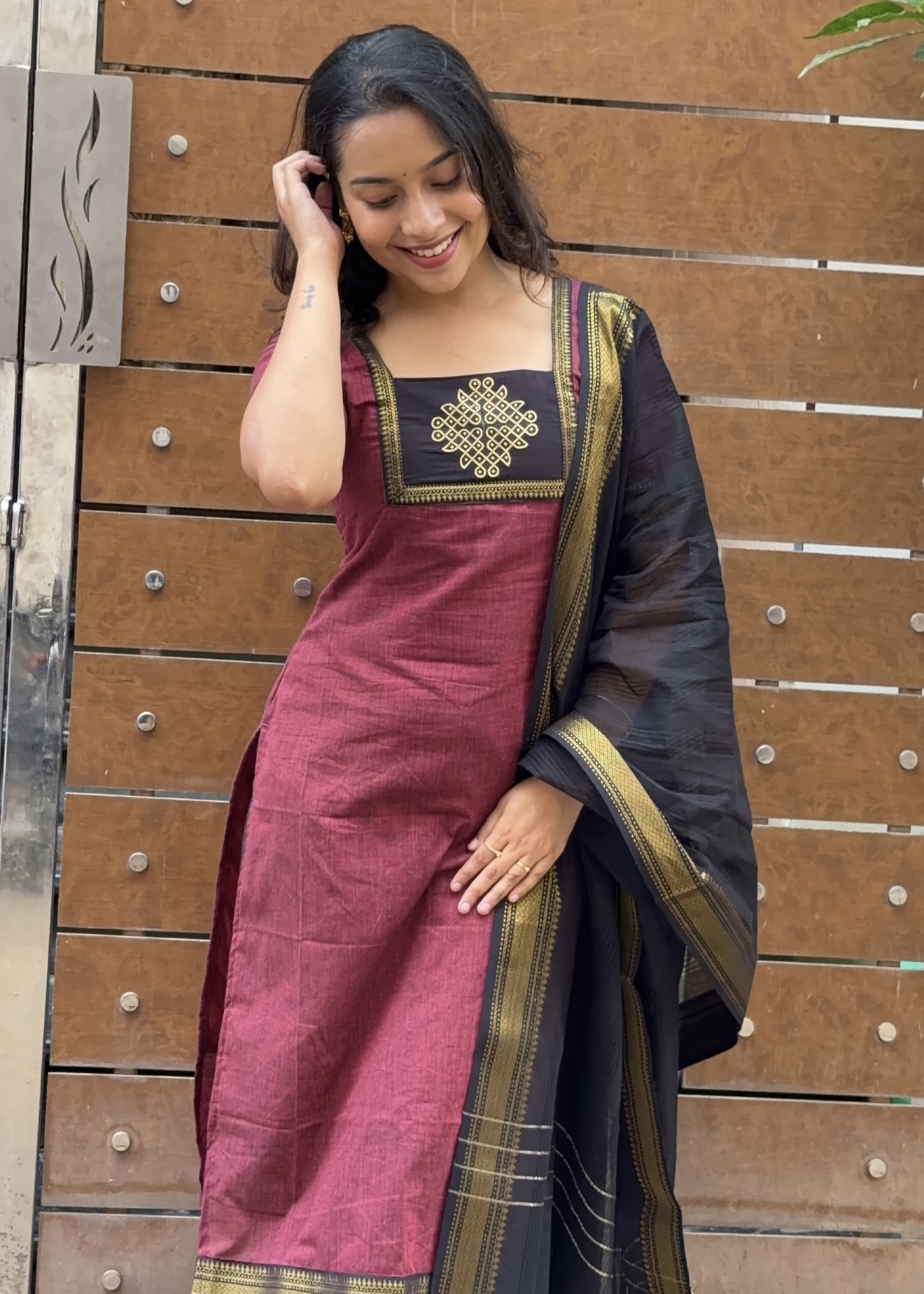 Mangalgiri Kolam Suit- Red & Black - Image 3