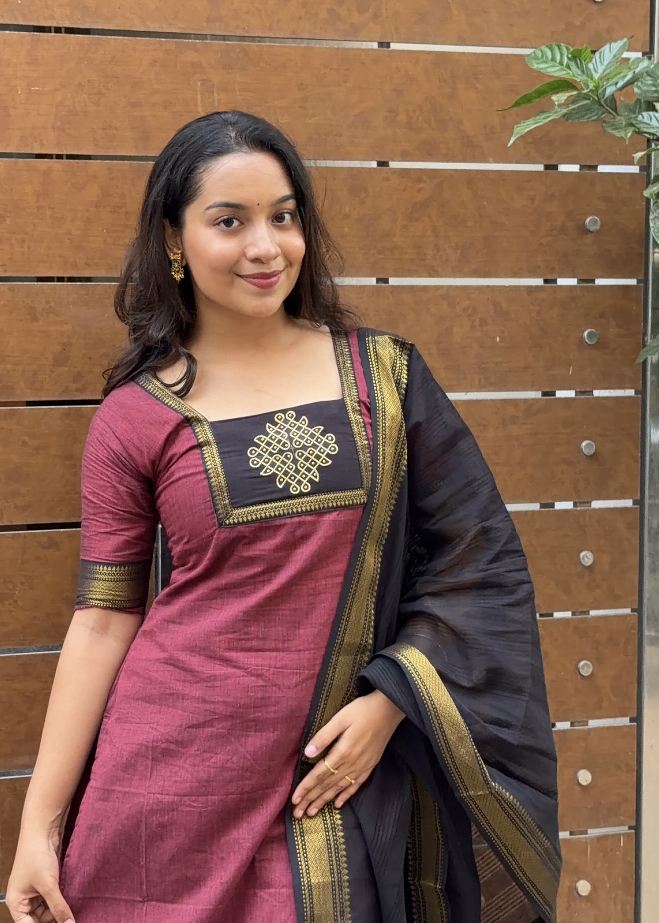 Mangalgiri Kolam Suit- Red & Black - Image 4